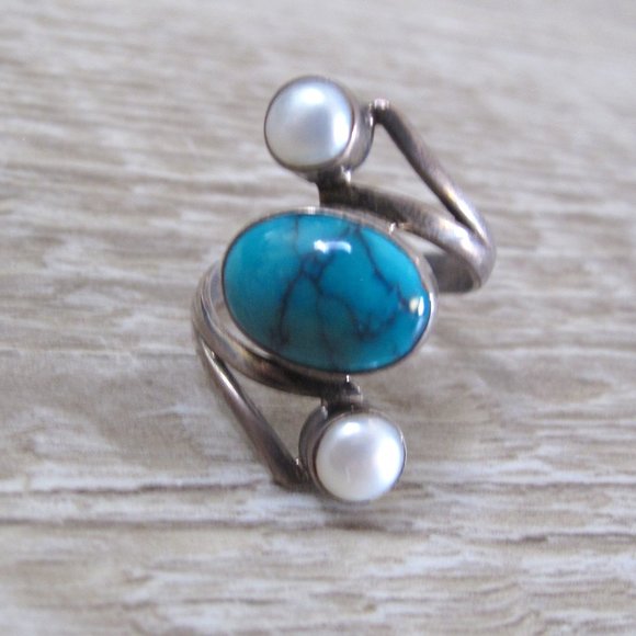 Free People Jewelry - VINTAGE Turquoise and Pearl Sterling Silver Ring